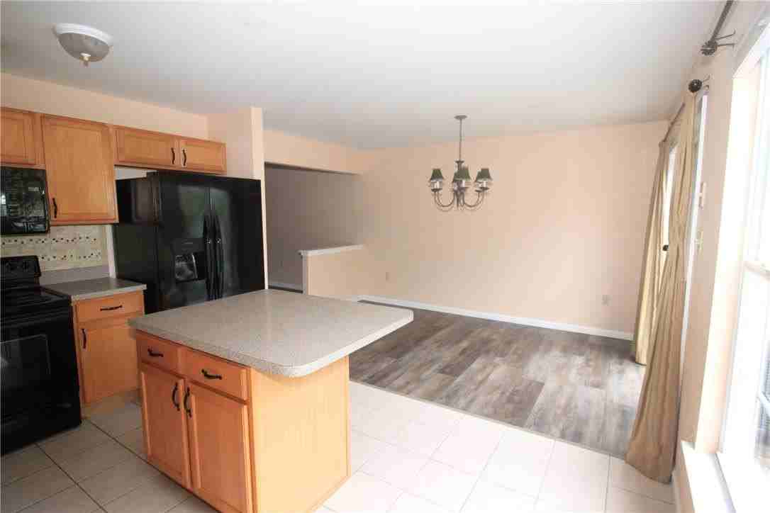 1703 Pinewind Dr - Photo 4 of 29