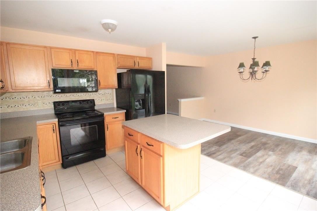 1703 Pinewind Dr - Photo 5 of 29