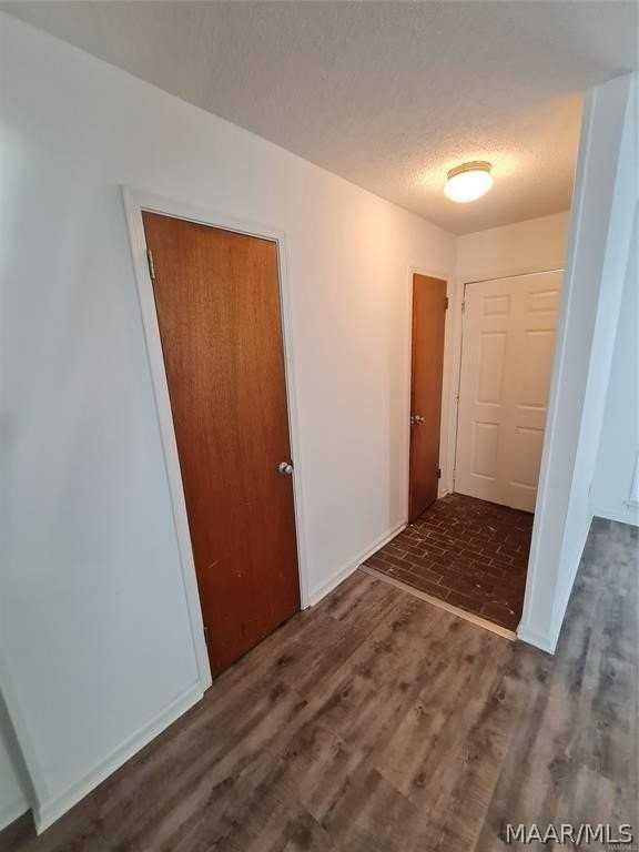2136 Rexford Rd - Photo 2 of 34
