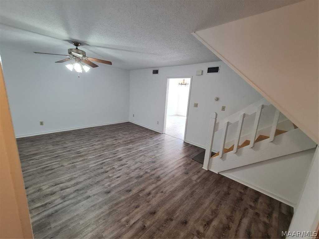 2136 Rexford Rd - Photo 3 of 34