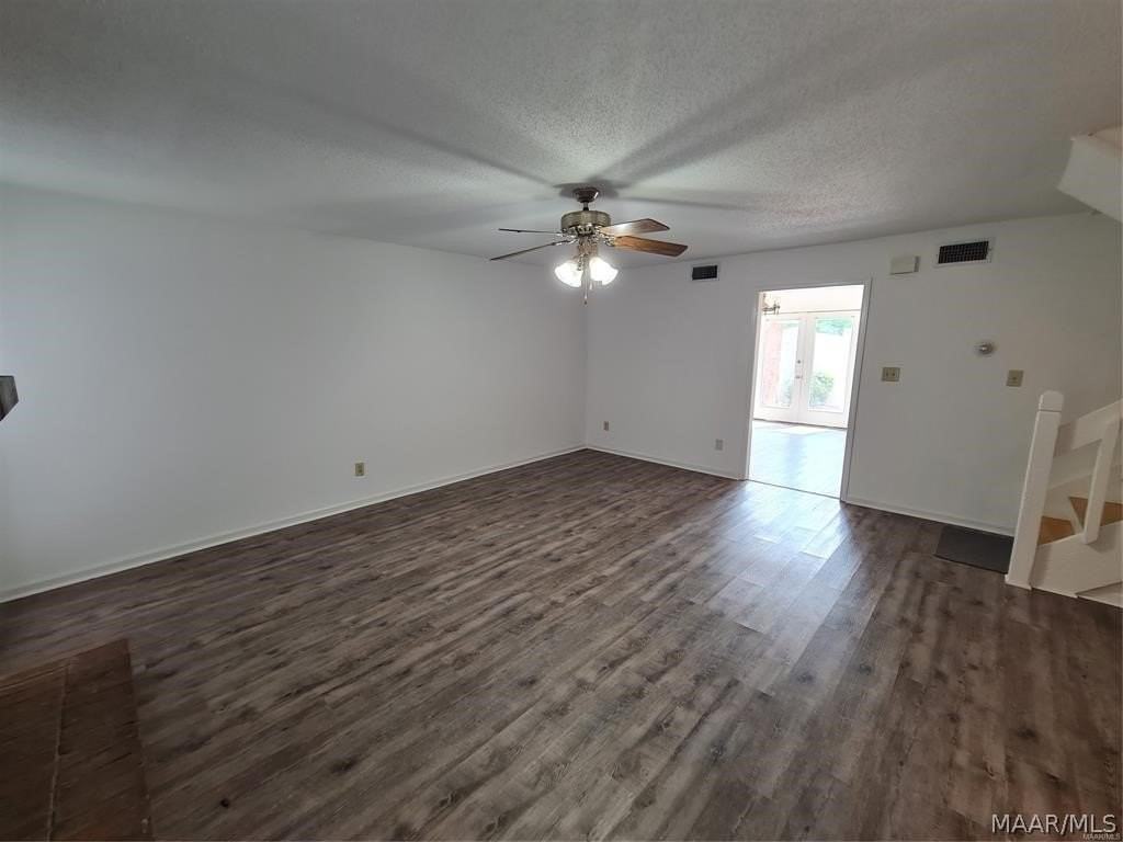 2136 Rexford Rd - Photo 4 of 34