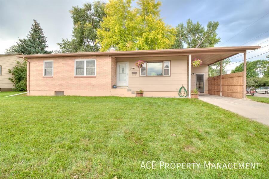 2717 Lawndale Dr - Photo 2 of 18