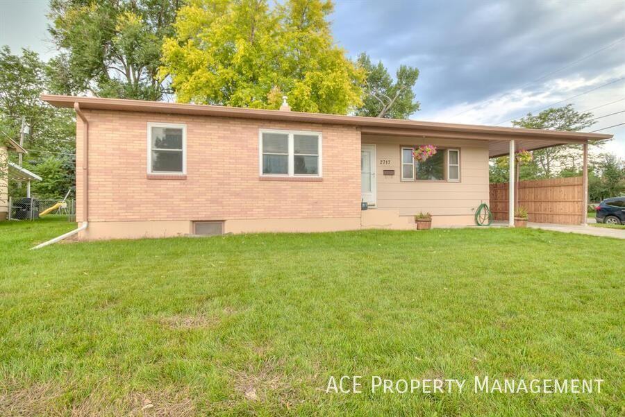 2717 Lawndale Dr - Photo 4 of 18