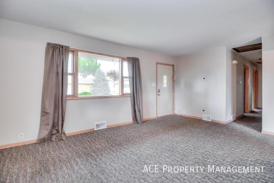 2717 Lawndale Dr - Photo 6 of 18