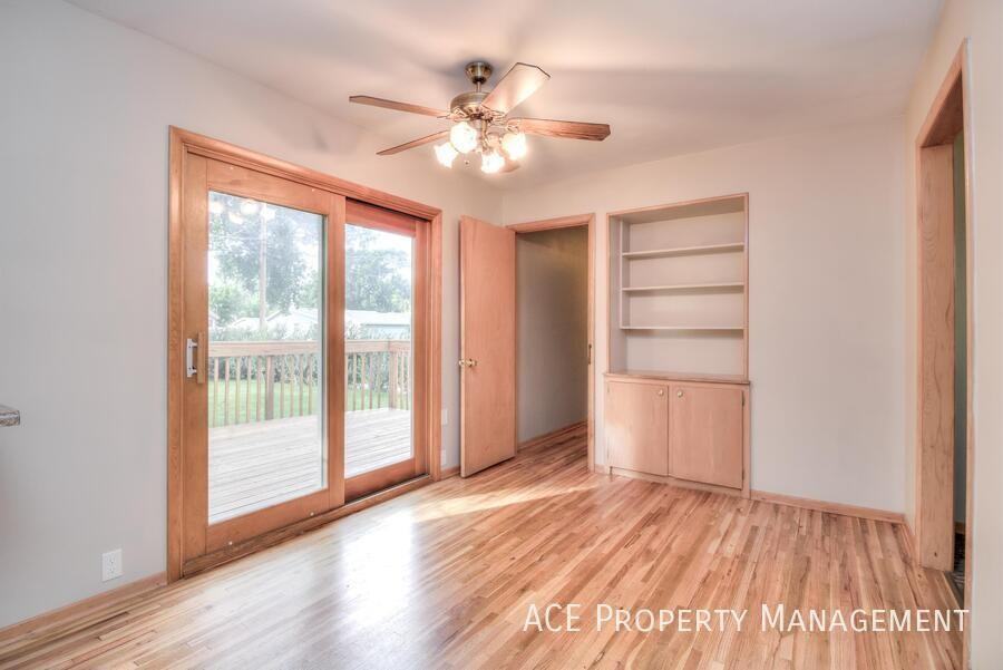 2717 Lawndale Dr - Photo 7 of 18