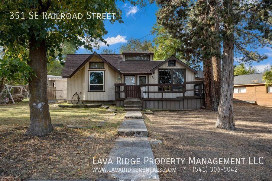 351 Se Railroad St - Photo 2 of 34