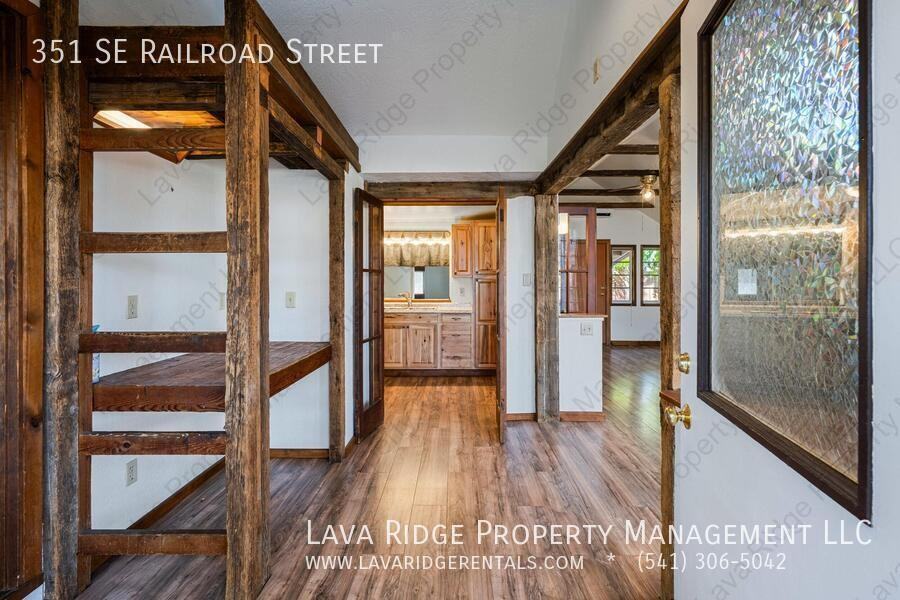 351 Se Railroad St - Photo 4 of 34