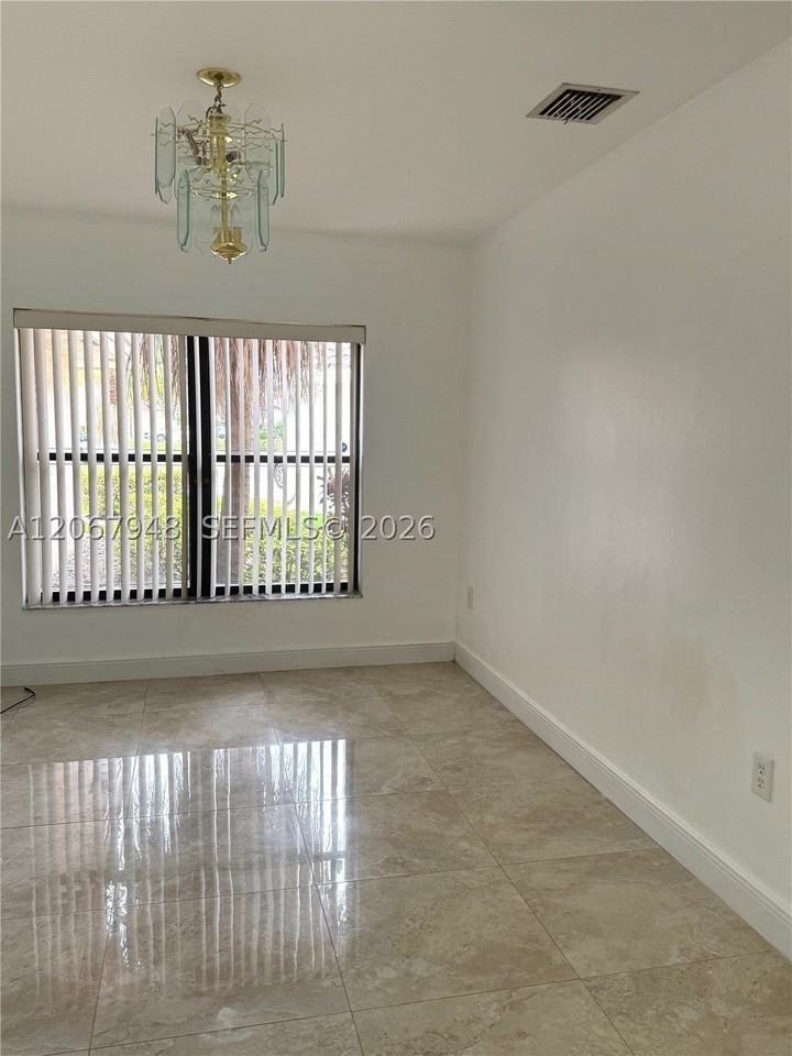 1836 Nw 94th Ave #0 - Photo 5 of 28