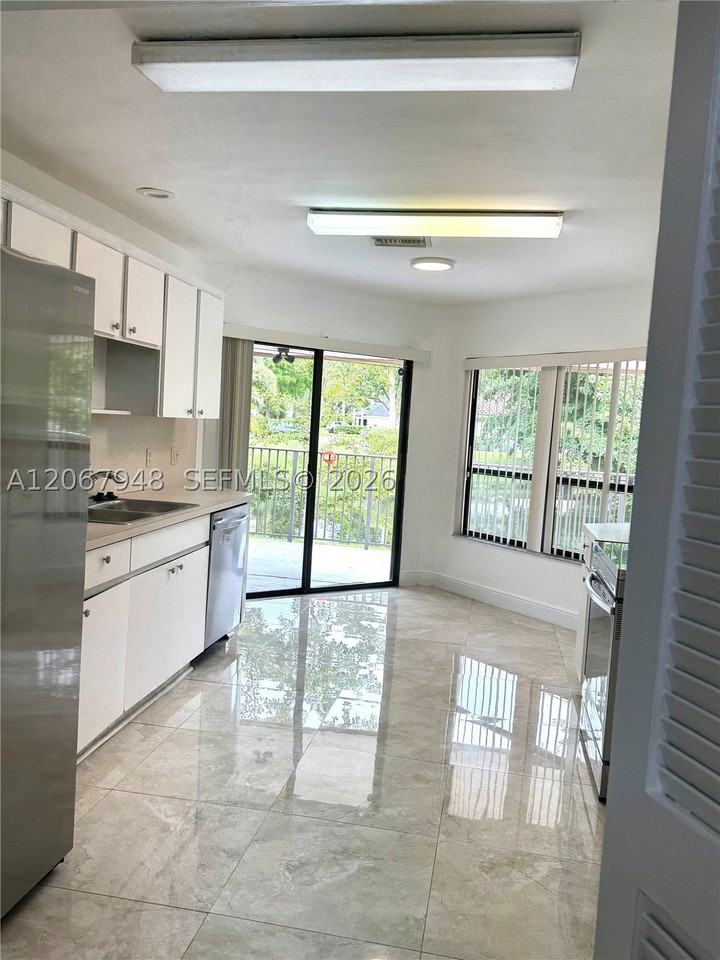1836 Nw 94th Ave #0 - Photo 6 of 28