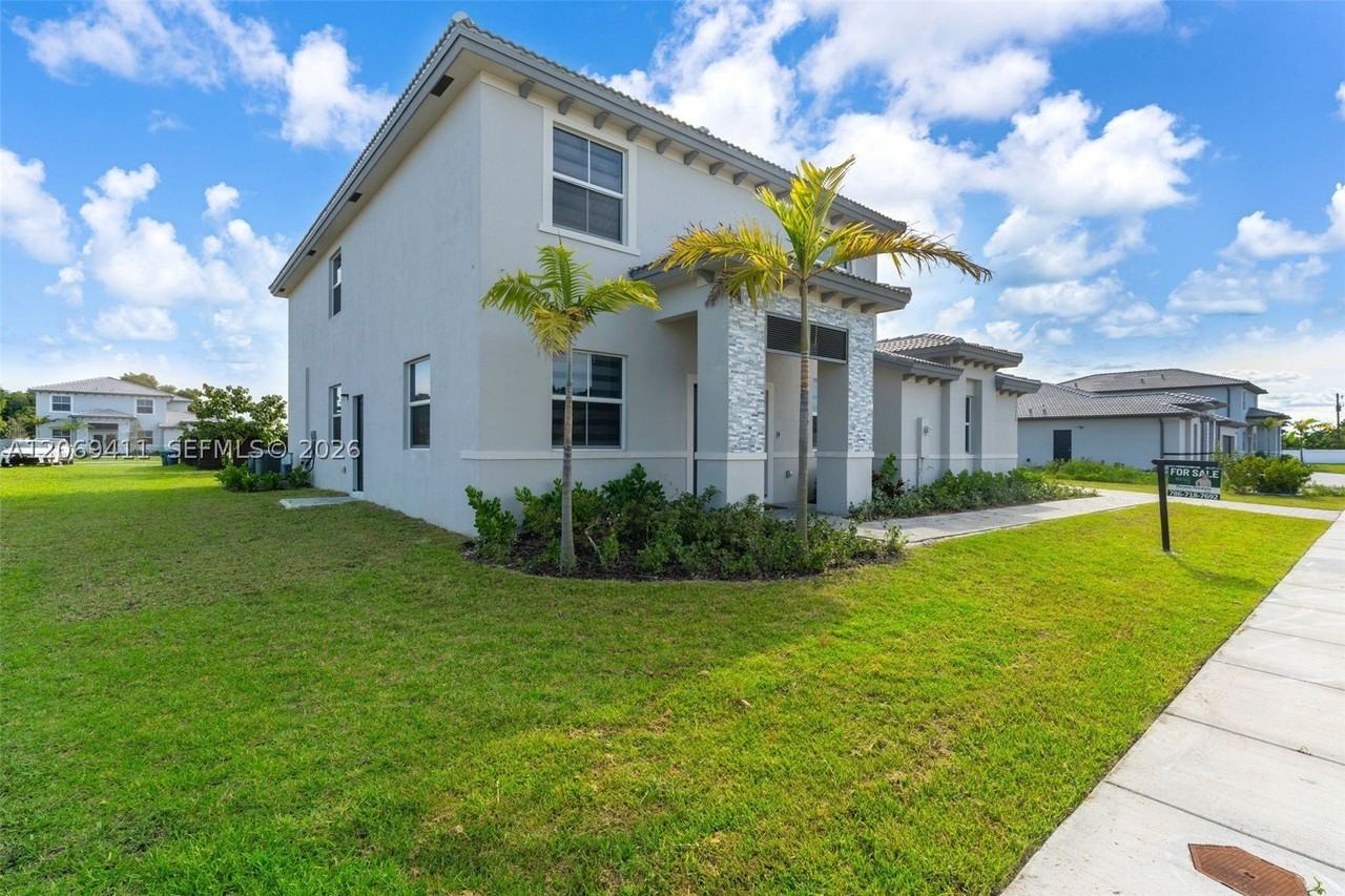 13248 Sw 188th Ter #0 - Photo 3 of 50