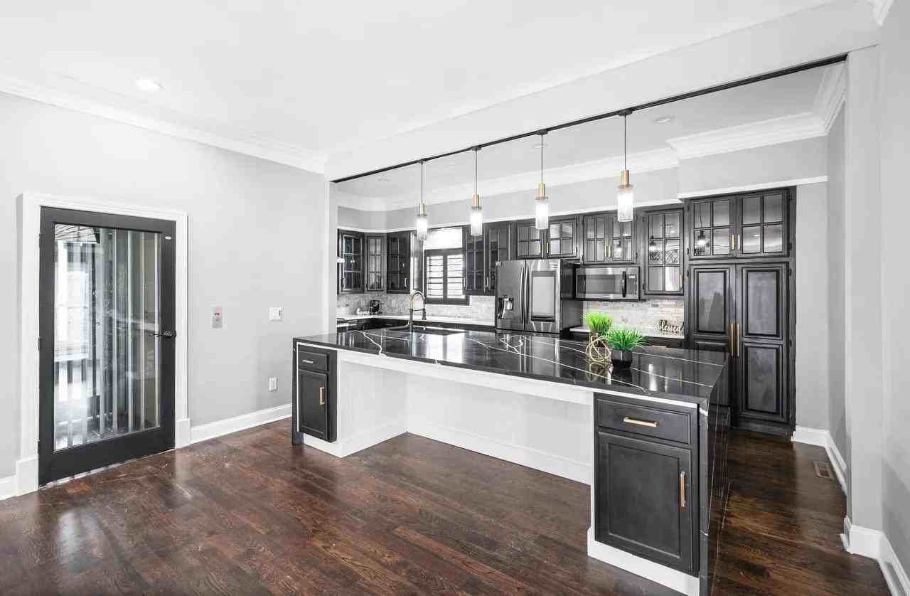 Shannon Dr - Photo 2 of 17