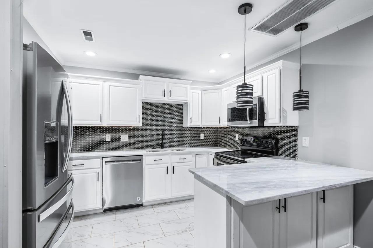 Shannon Dr - Photo 5 of 17