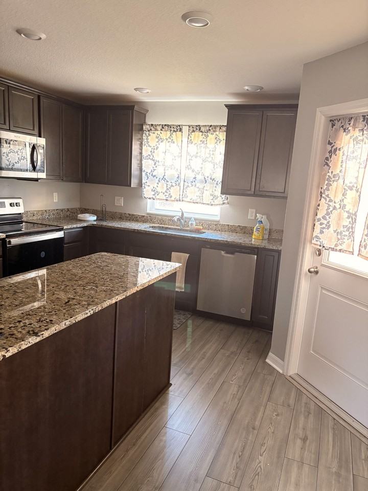 Wynford Cir - Photo 3 of 7