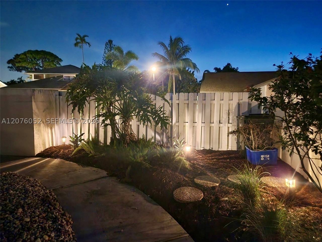 303 Sw 28th Ave #303 - Photo 5 of 50