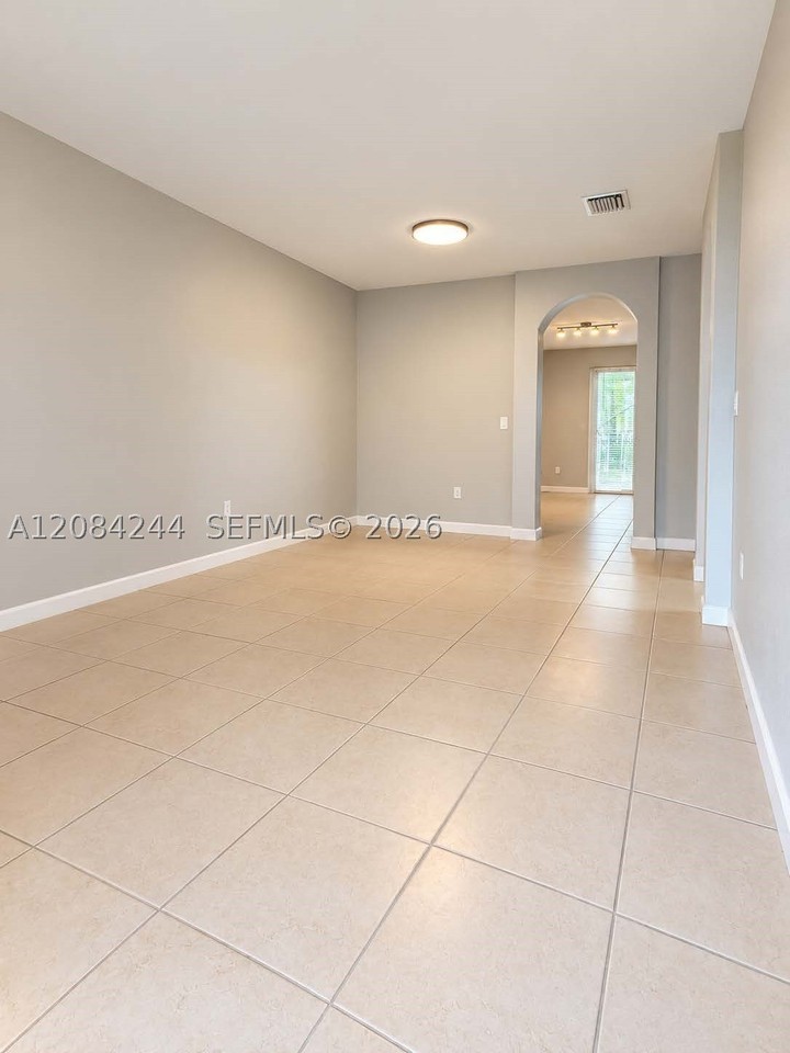 17067 Sw 93rd St #17067 - Photo 4 of 29