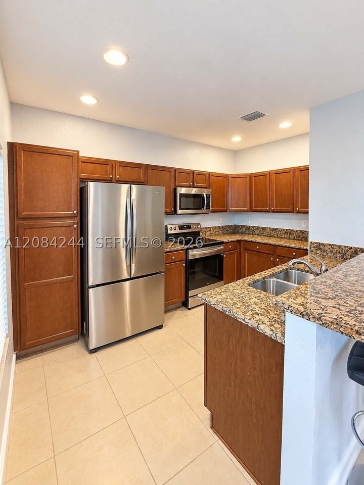 17067 Sw 93rd St #17067 - Photo 7 of 29