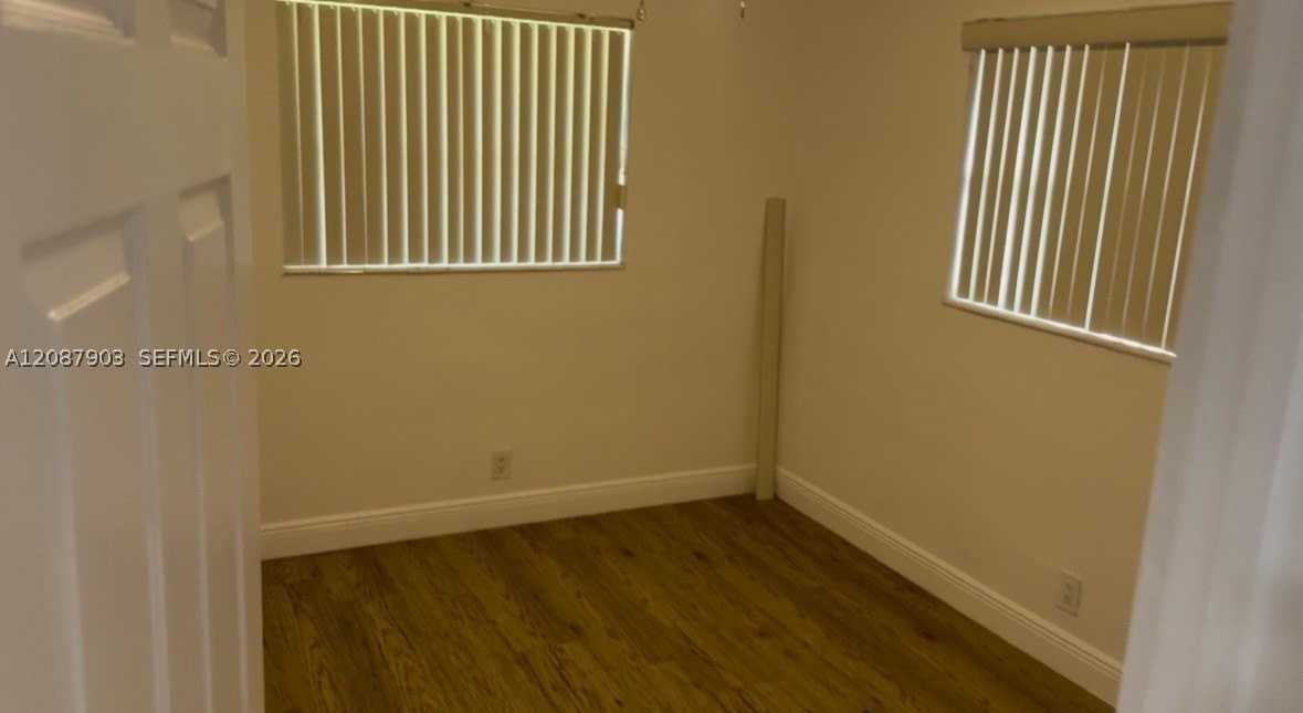 1626 Nw 8th Ave #B - Photo 5 of 8