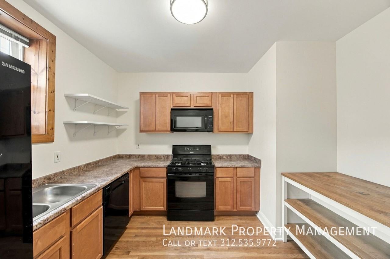 1340 N Rockwell St #1 - Photo 3 of 22
