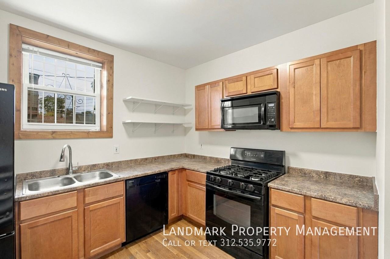 1340 N Rockwell St #1 - Photo 4 of 22
