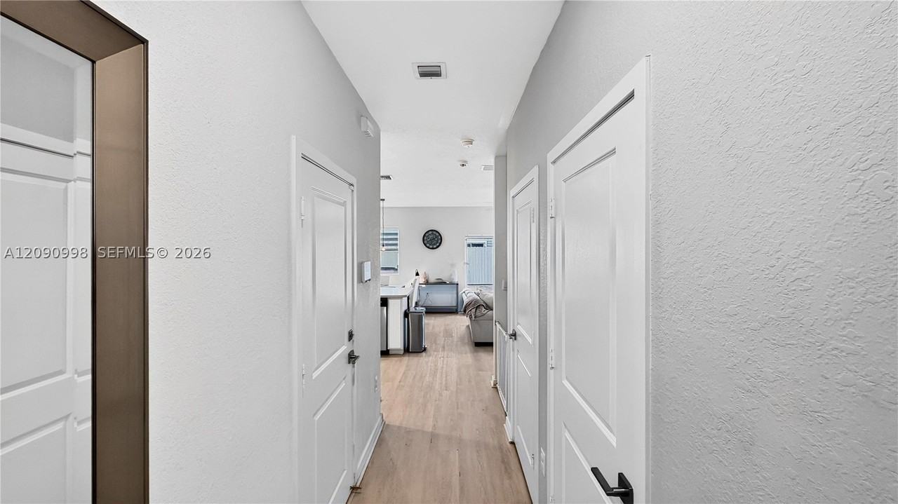 917 Se 17th Ct - Photo 5 of 27