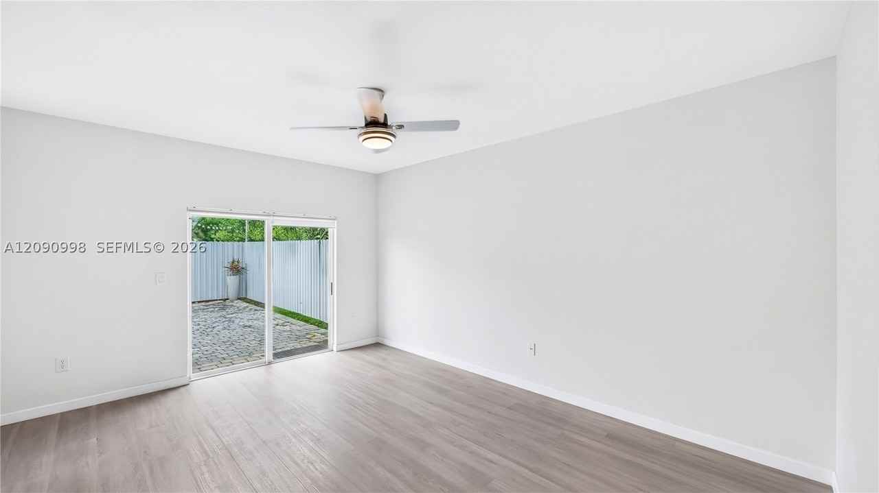 917 Se 17th Ct - Photo 6 of 27