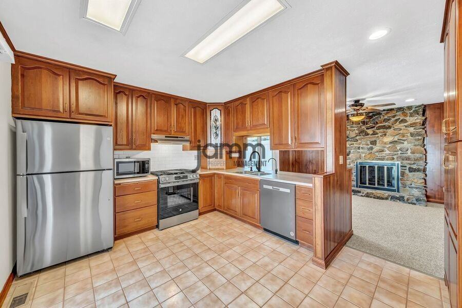 5010 Meadow Moss Ln - Photo 5 of 30