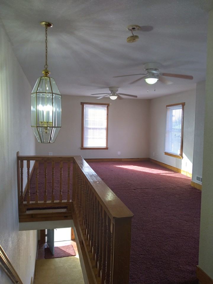 336 W Main St - Photo 4 of 8