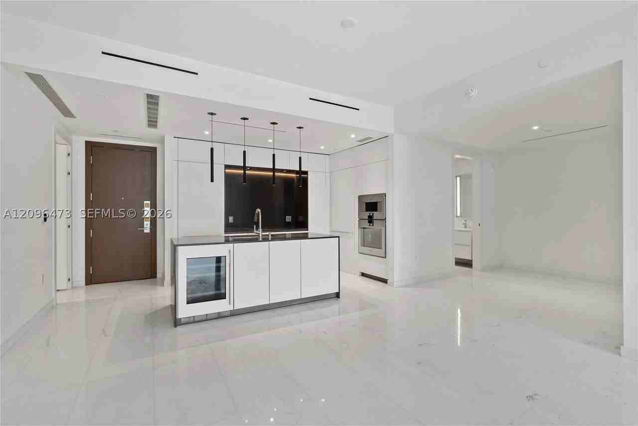 300 Biscayne Boulevard Way #3805W - Photo 5 of 33