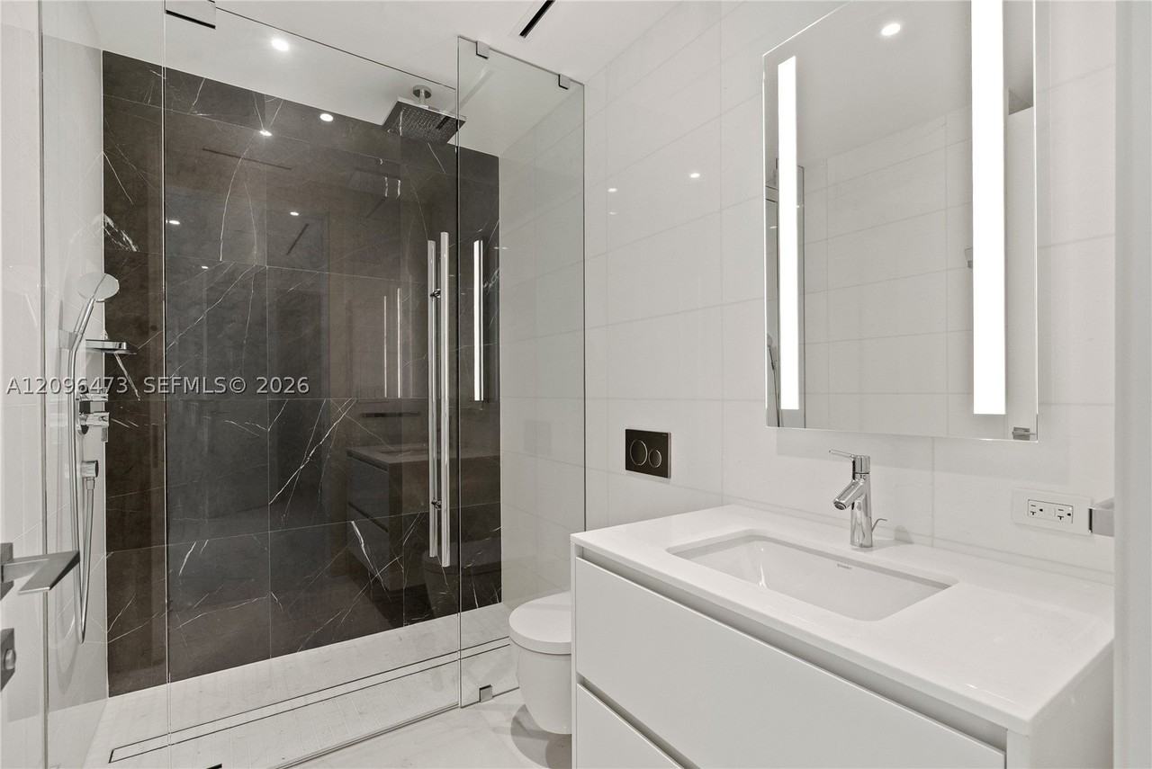 300 Biscayne Boulevard Way #3805W - Photo 7 of 33