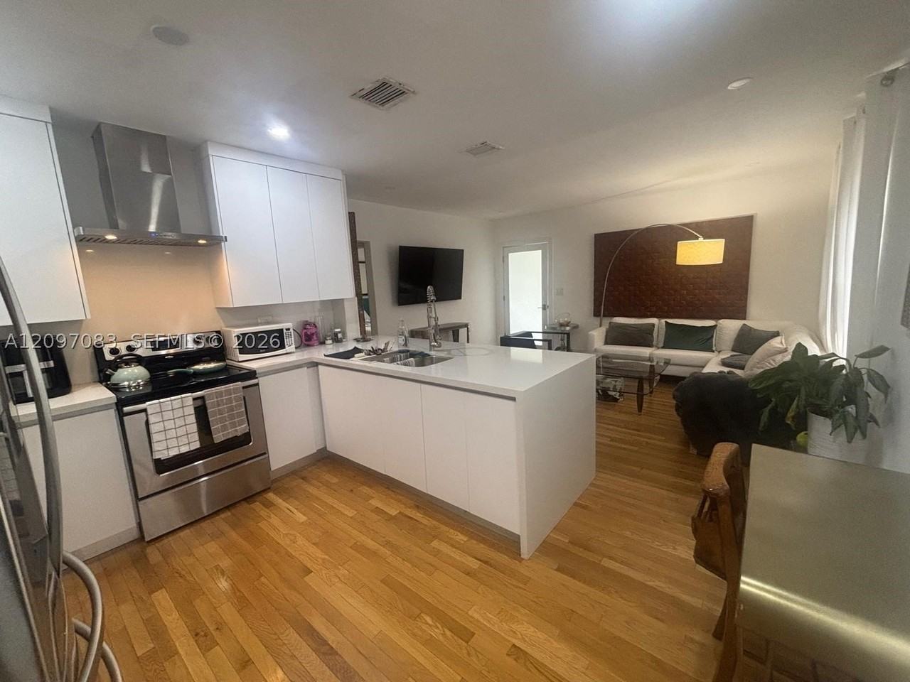 1091 Nw 59th St - Photo 2 of 13
