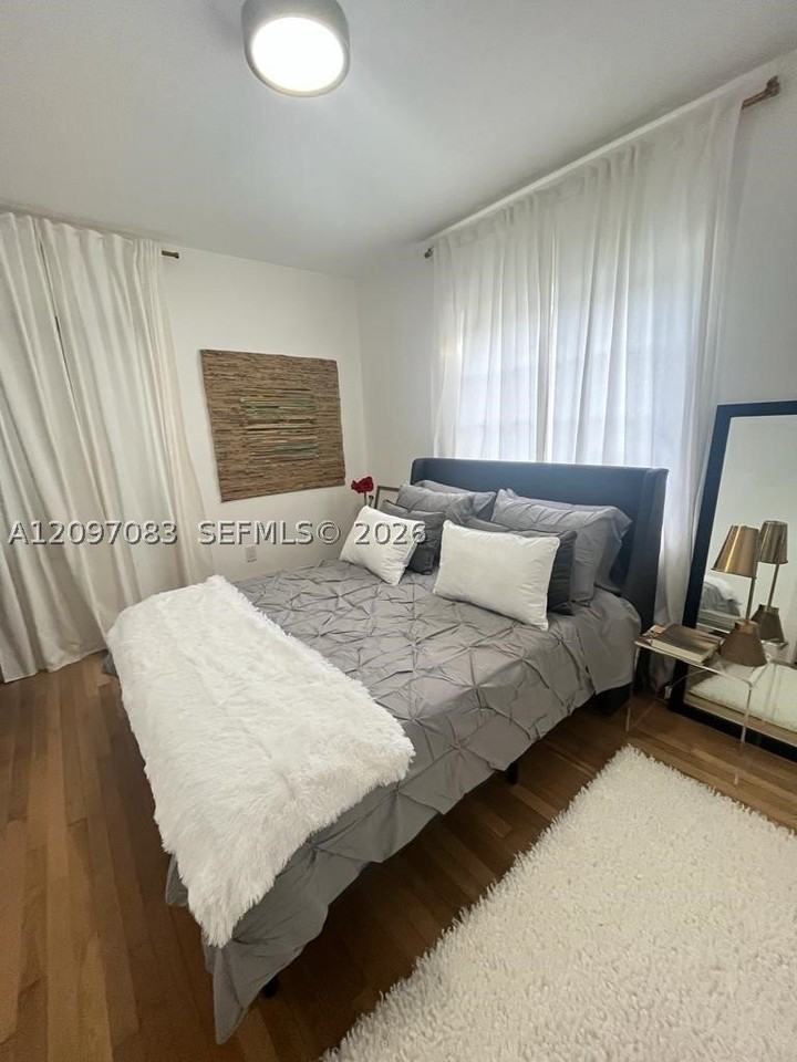 1091 Nw 59th St - Photo 4 of 13
