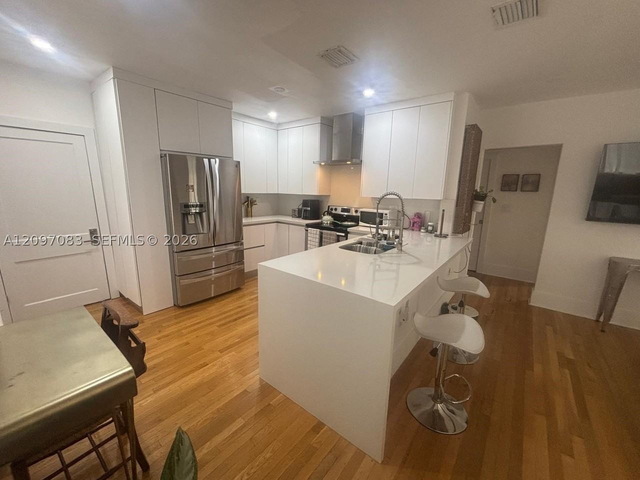 1091 Nw 59th St - Photo 7 of 13