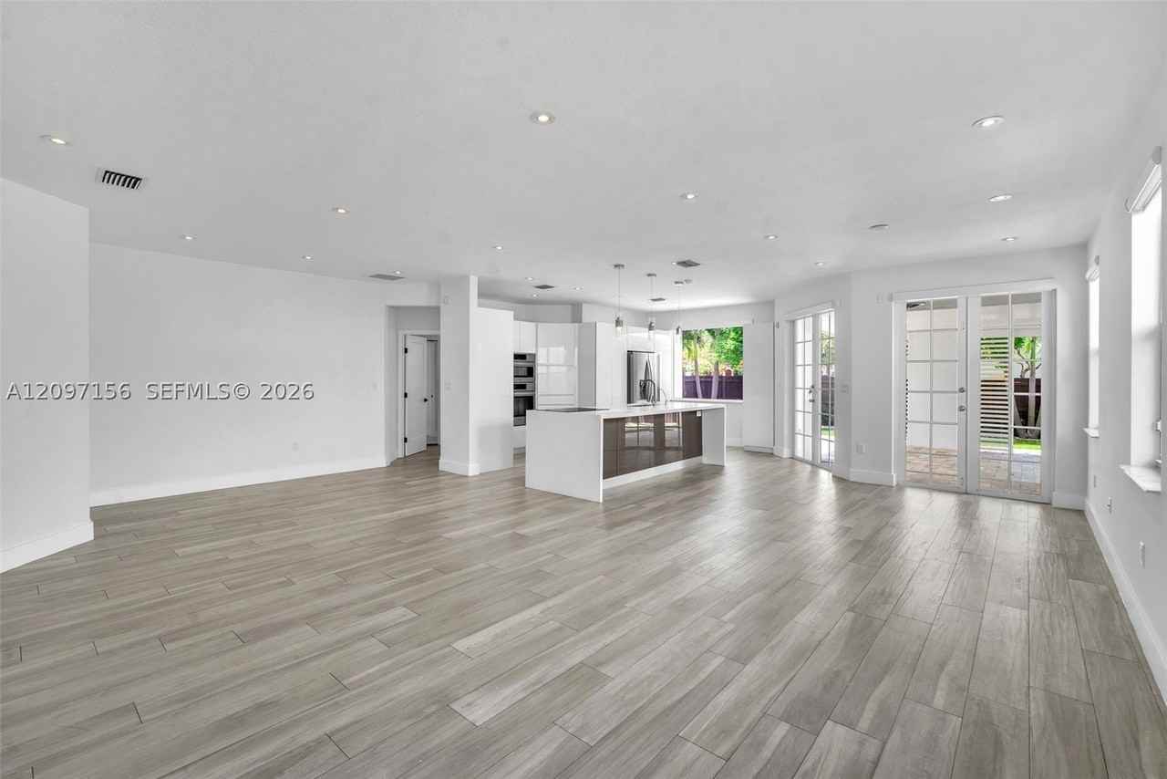 11430 Nw 82nd Ter - Photo 2 of 30