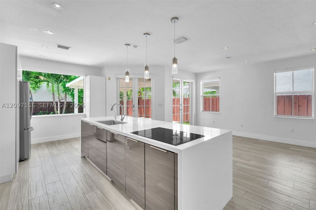 11430 Nw 82nd Ter - Photo 6 of 30