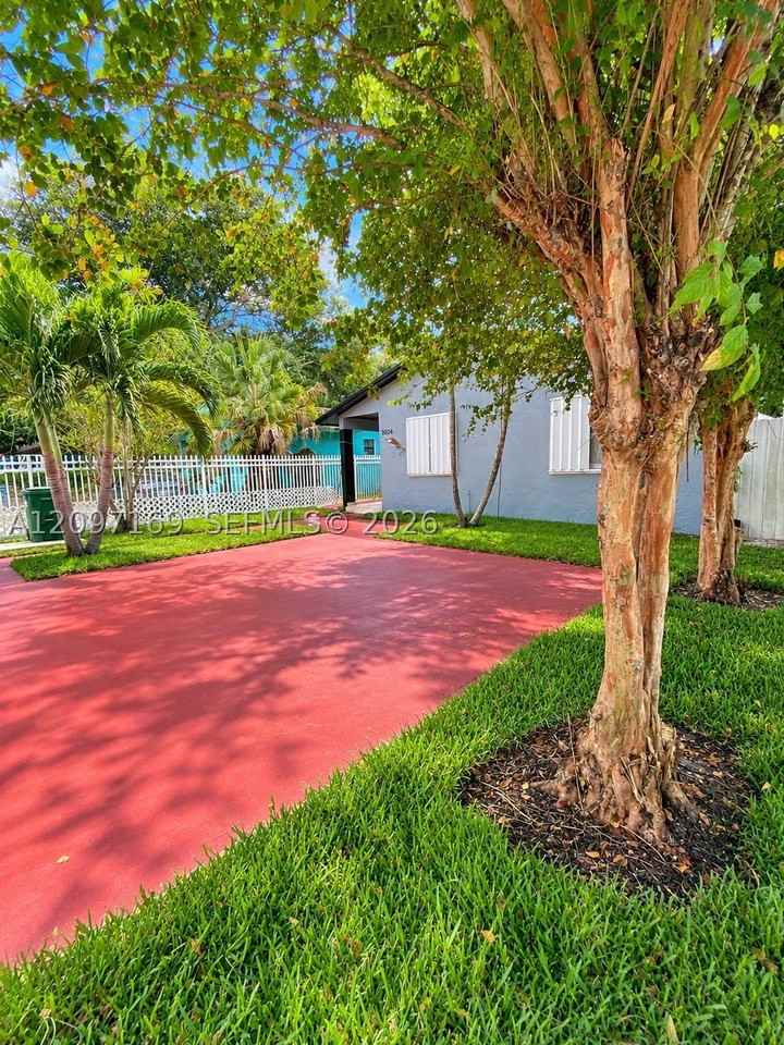 3024 Nw 55th St - Photo 3 of 19