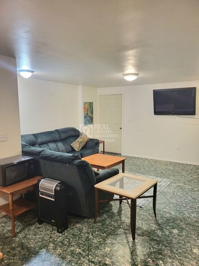 2141 W Ridge Rd - Photo 3 of 18