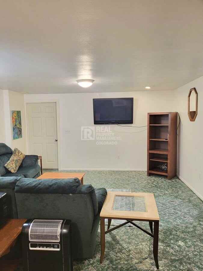 2141 W Ridge Rd - Photo 4 of 18