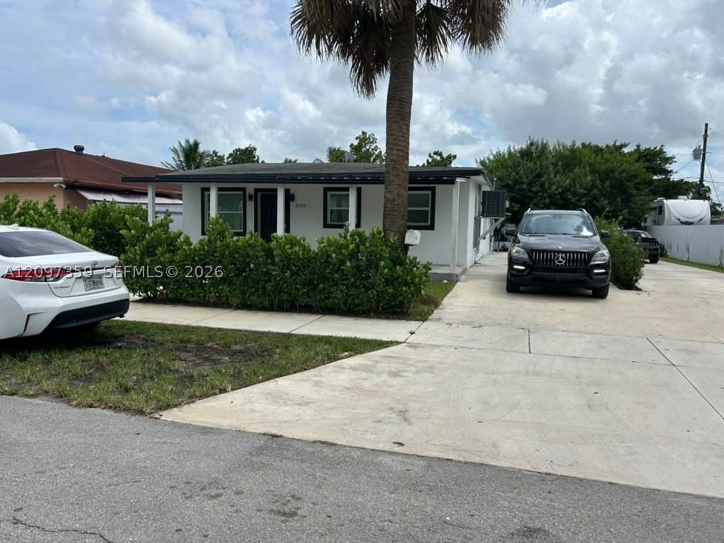 3350 Nw 101st St - Photo 2 of 8