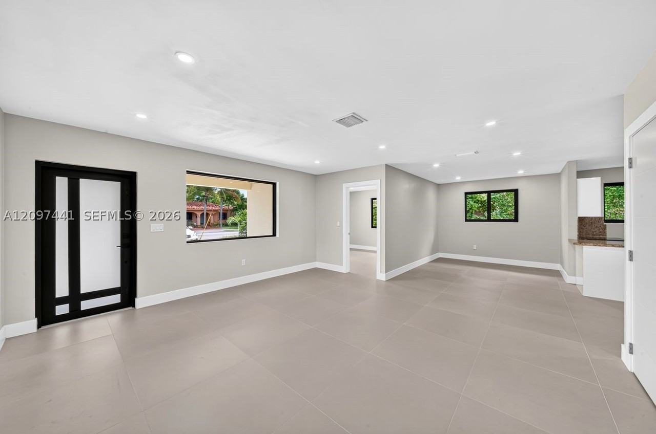 2216 Sw 62nd Ave #1 - Photo 5 of 18