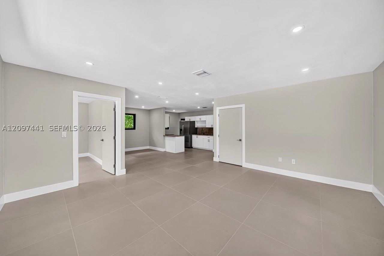 2216 Sw 62nd Ave #1 - Photo 6 of 18