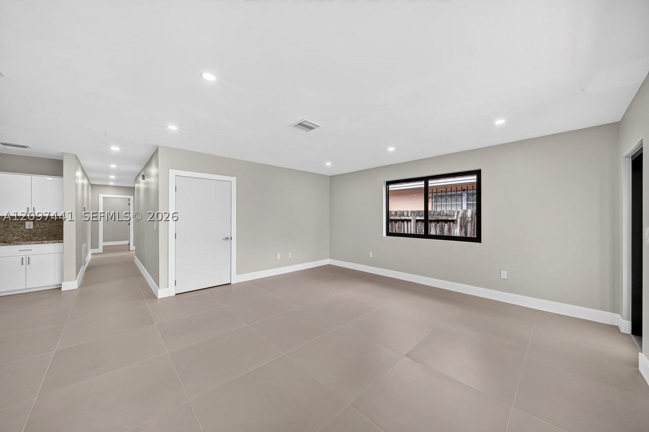 2216 Sw 62nd Ave #1 - Photo 7 of 18