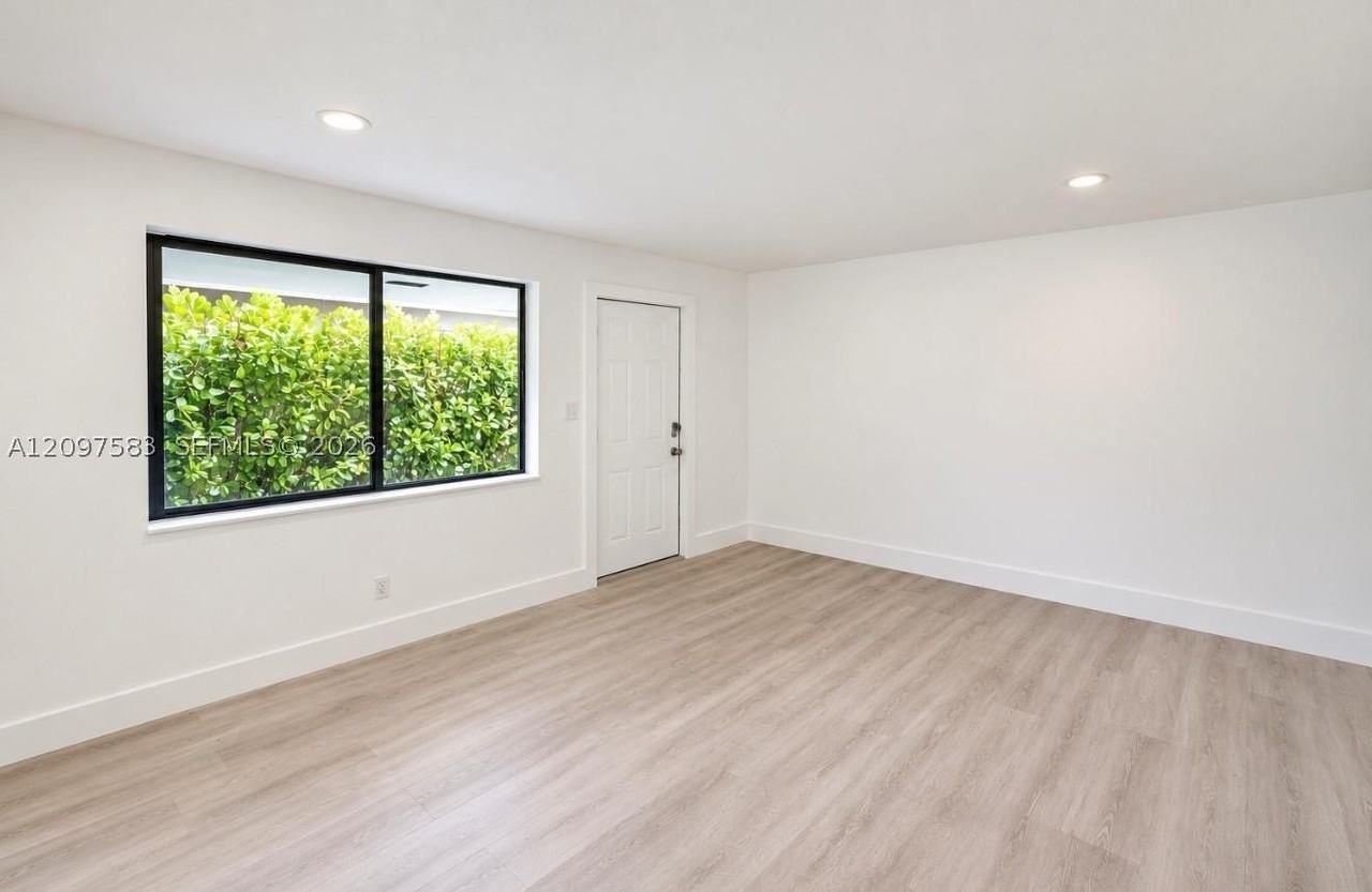 1949 Riverside Dr #2 - Photo 3 of 10