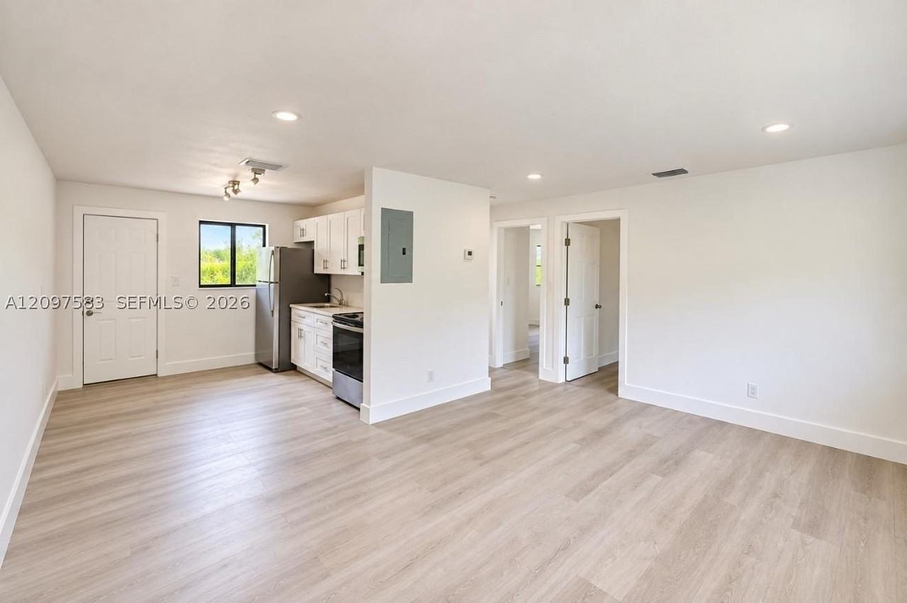 1949 Riverside Dr #2 - Photo 4 of 10