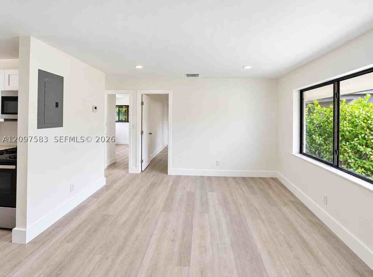 1949 Riverside Dr #2 - Photo 5 of 10