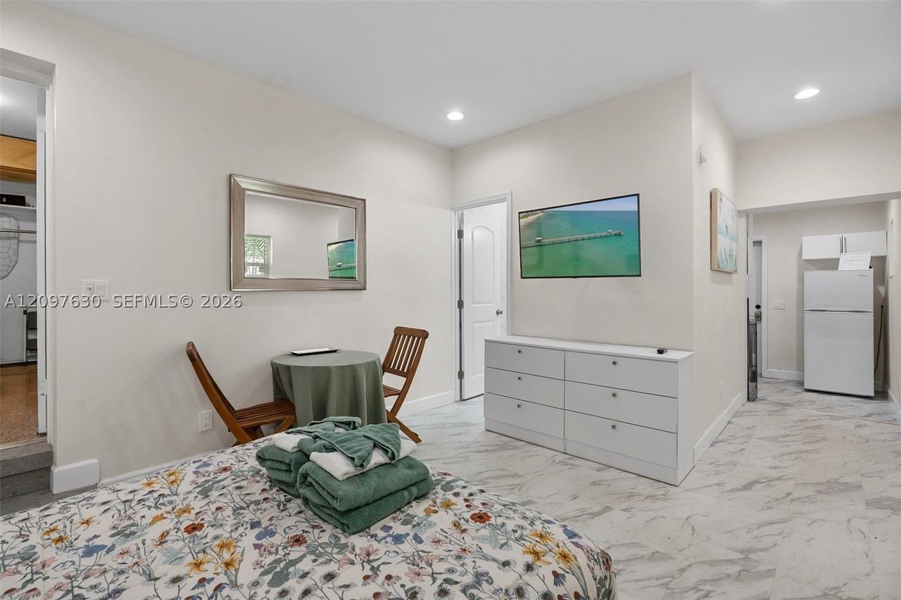 2040 E Hillsboro Blvd #C - Photo 2 of 10