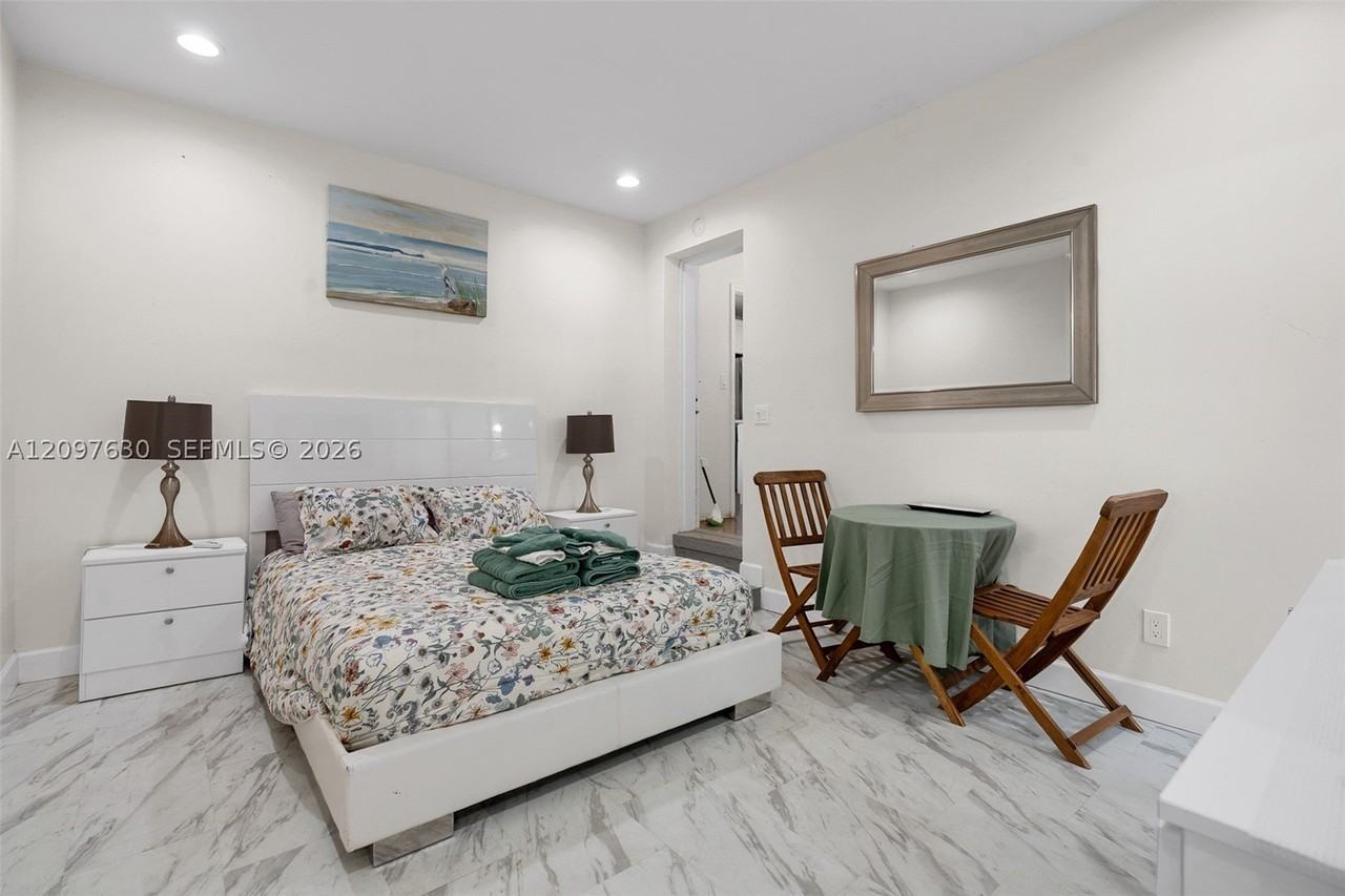 2040 E Hillsboro Blvd #C - Photo 3 of 10