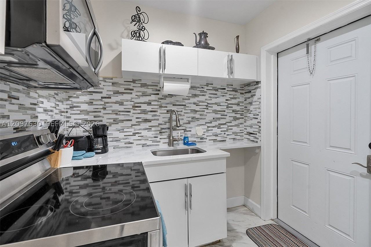 2040 E Hillsboro Blvd #C - Photo 7 of 10