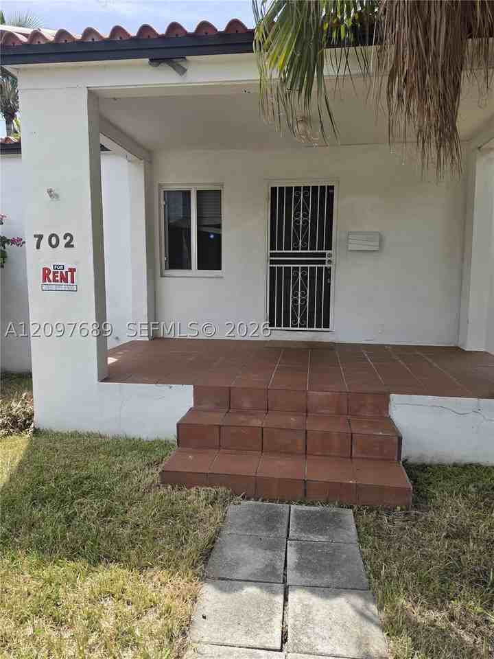 702 Boabadilla St - Photo 3 of 25