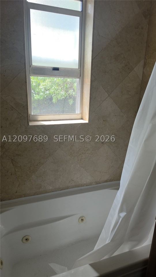 702 Boabadilla St - Photo 6 of 25