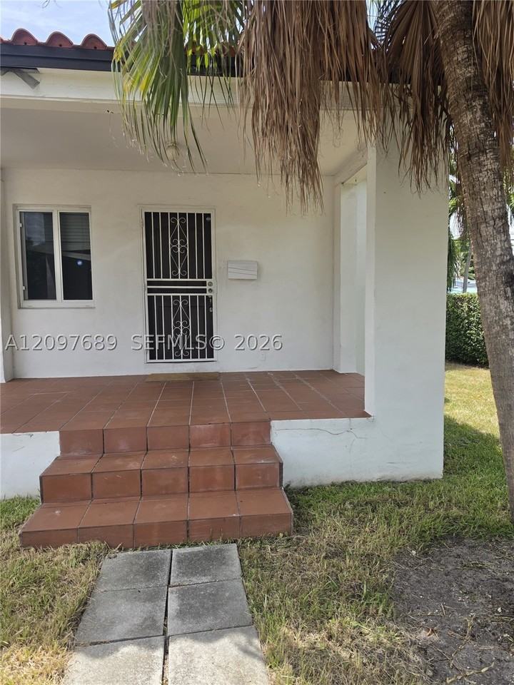702 Boabadilla St - Photo 7 of 25
